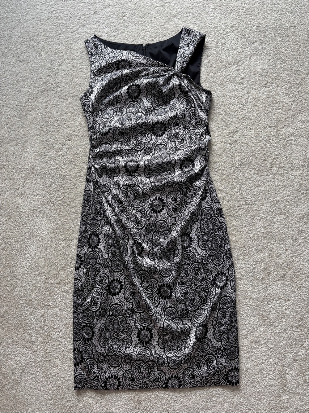 Maggy London One-Shoulder Black & Gray Lace-Print Sheath Dress Size 12 - Picture 2 of 10